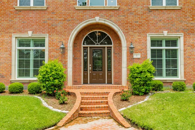 $587,000 | 1 Heritage Oak Court, Lake Jackson, TX 77566