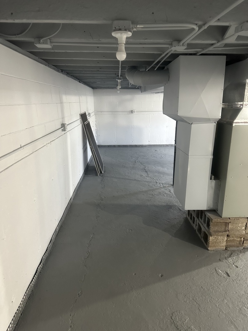 410 Ivanhoe Road Grayslake, IL 60030 - Photo 8 of 9 a view of a garage