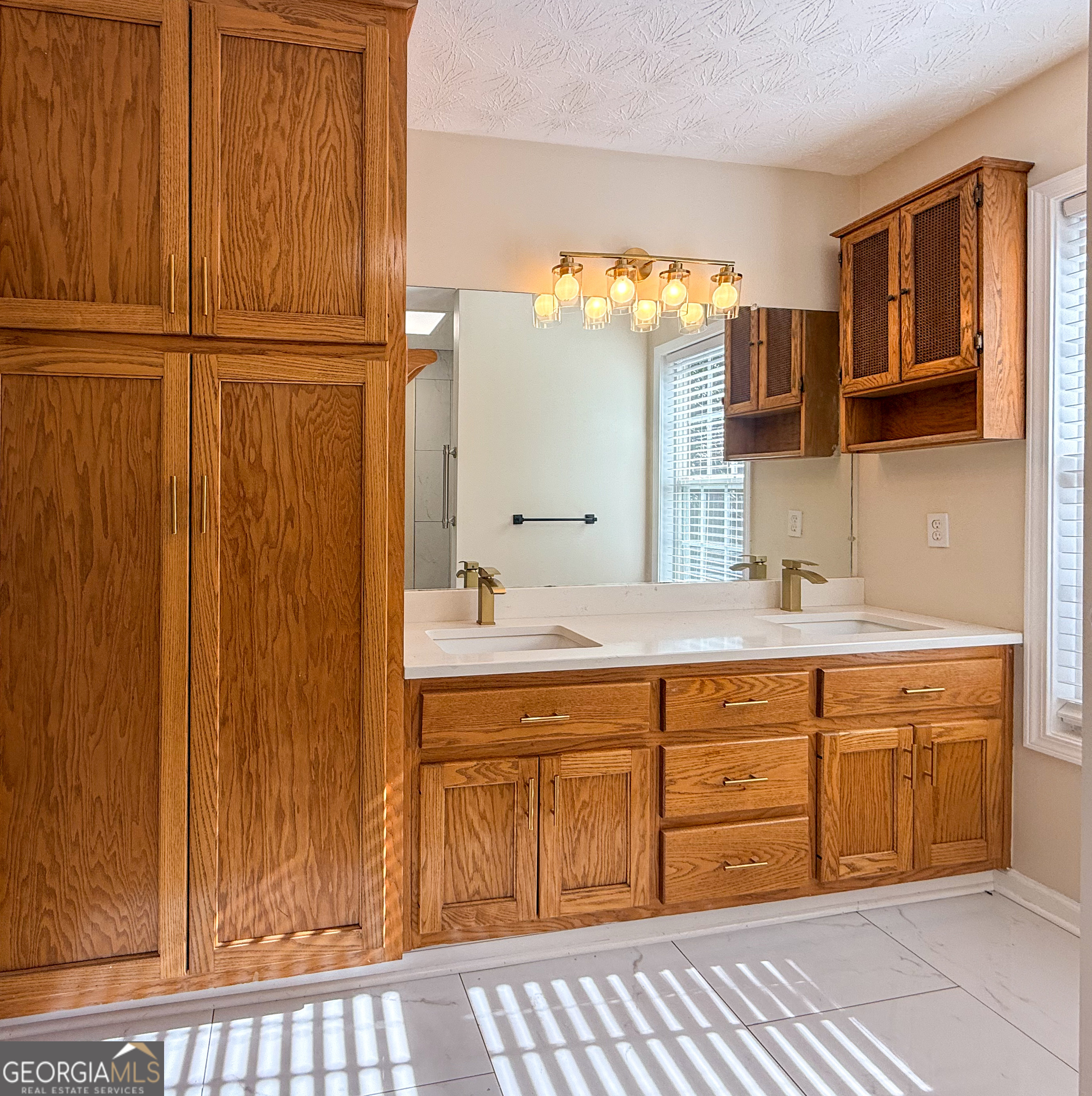 499 Old Deer Path Way Cleveland, GA 30528 - Photo 11 of 26 a bathroom with a sink a mirror and a bathtub