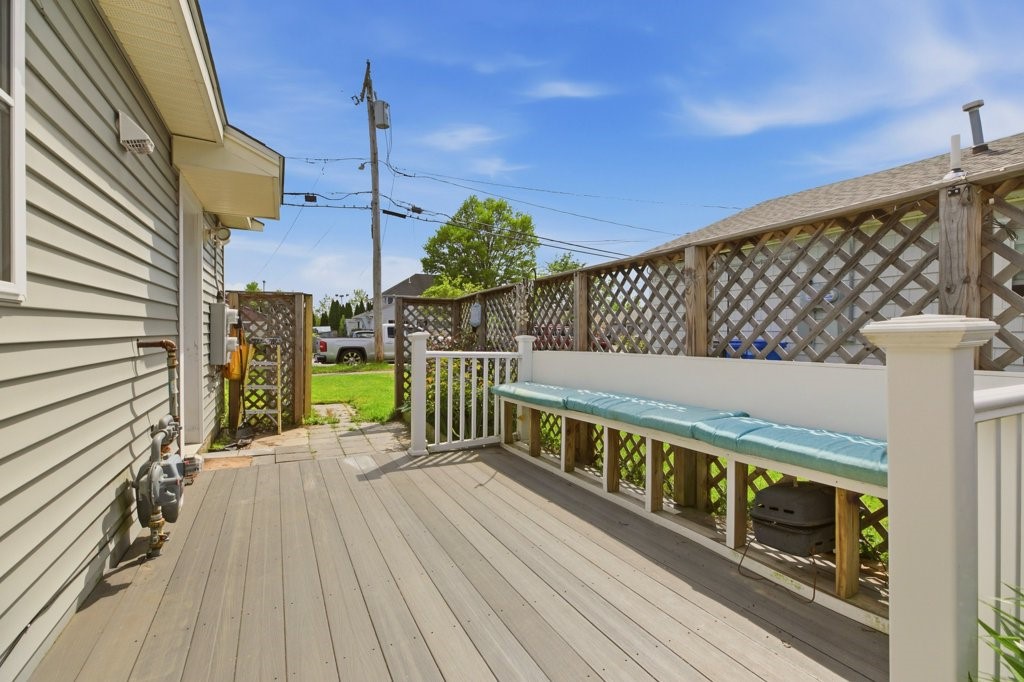 6 Woolsey Road, Unit A Middletown, RI 02842 - Photo 9 of 20