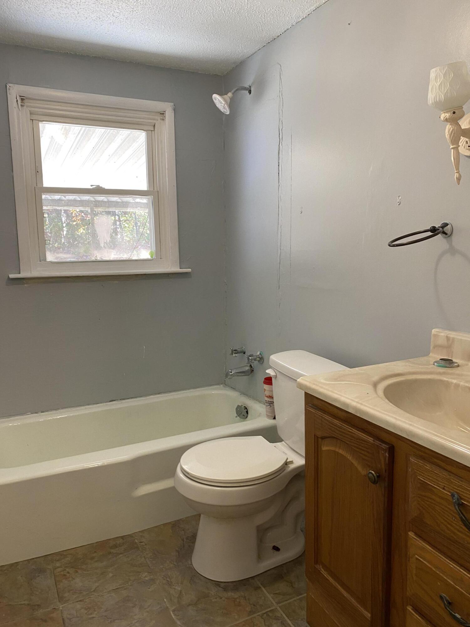 104 Gray Road Signal Mountain, TN 37377 - Photo 19 of 31 Family Bath