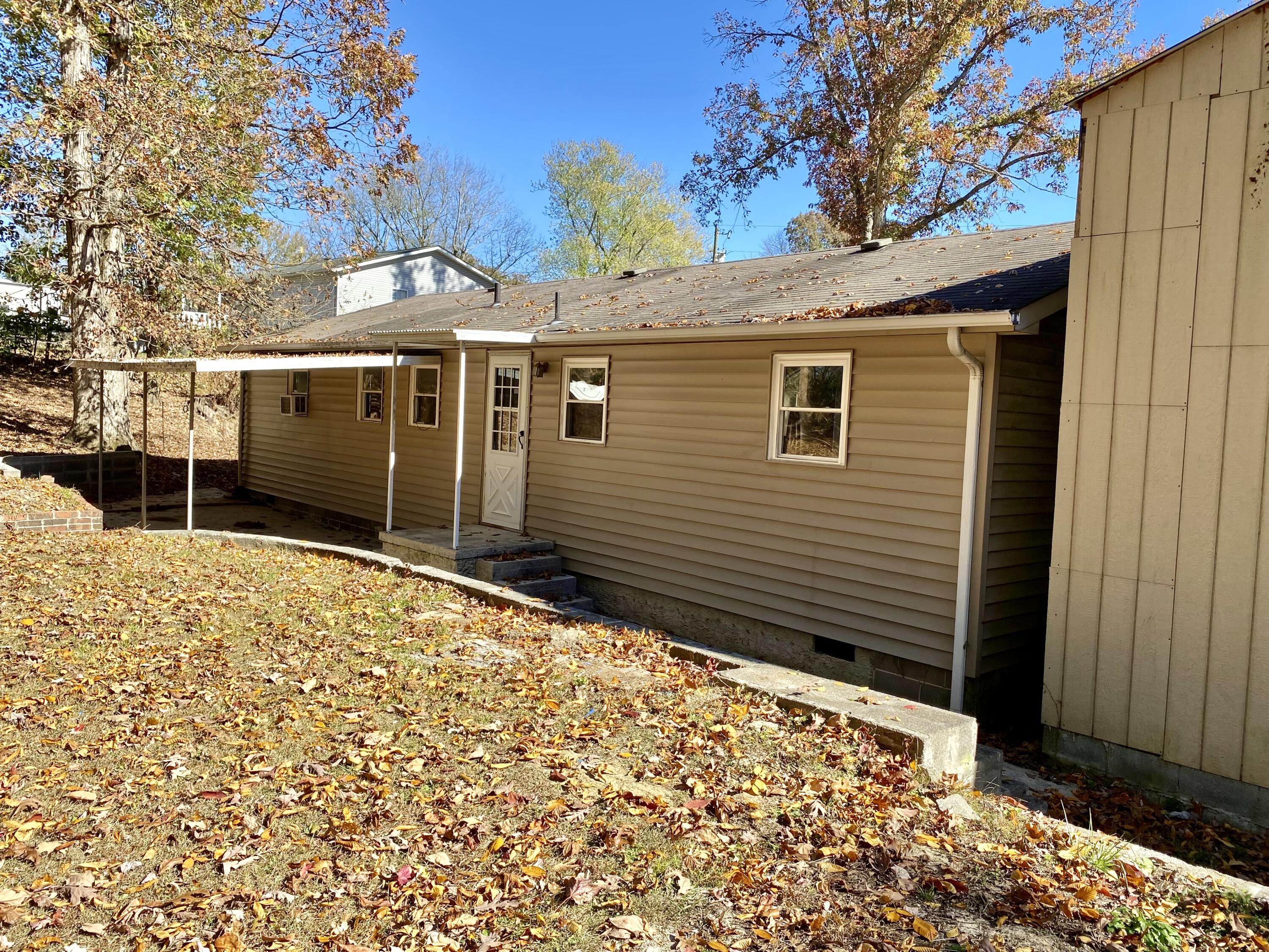 104 Gray Road Signal Mountain, TN 37377 - Photo 6 of 31 Back