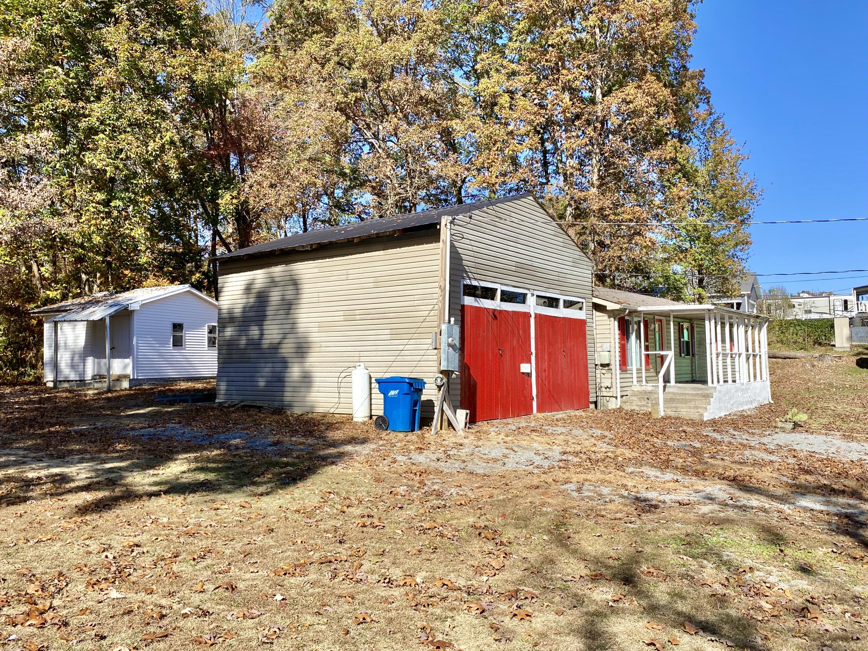 104 Gray Road Signal Mountain, TN 37377 - Photo 9 of 31 Work Shop