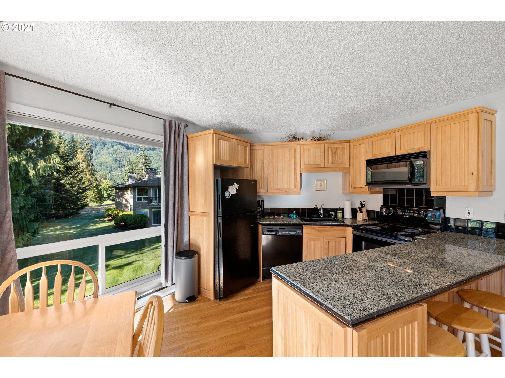 68614 East Fairway Estates Road Welches, OR 97067 - Photo 9 of 28 Gallery Image 9