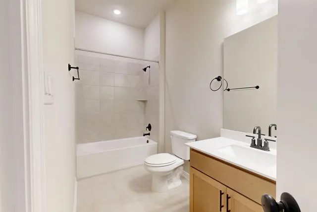 $389,990 | 530 Darley Oak Drive, Dripping Springs, TX 78620