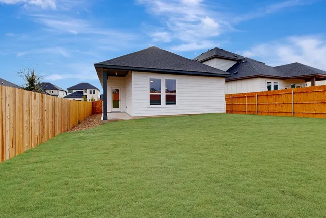 $389,990 | 530 Darley Oak Drive, Dripping Springs, TX 78620