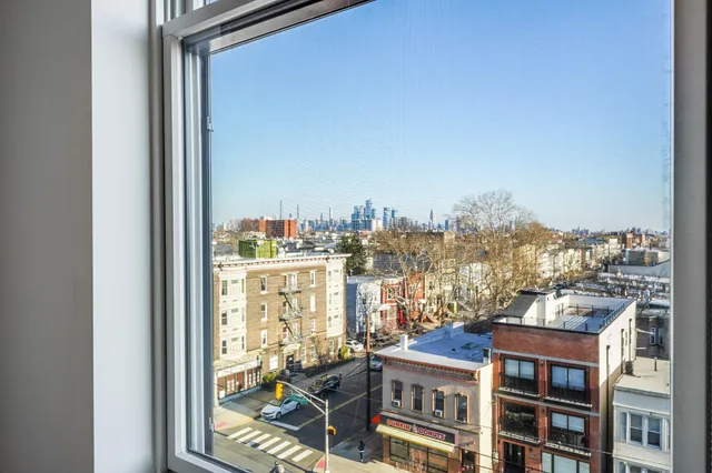 a picture of city view