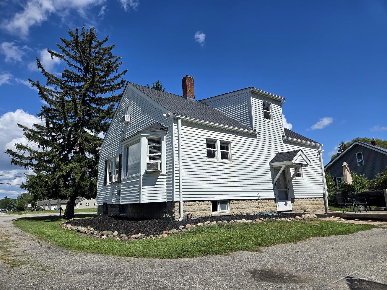 3715 Shattuck Road Saginaw, MI 48603 - Photo 1 of 17