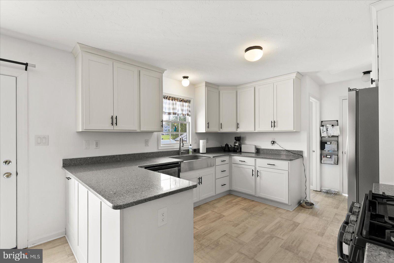 4 Appler Court Littlestown, PA 17340 - Photo 13 of 47 Beautiful & Spacious Kitchen