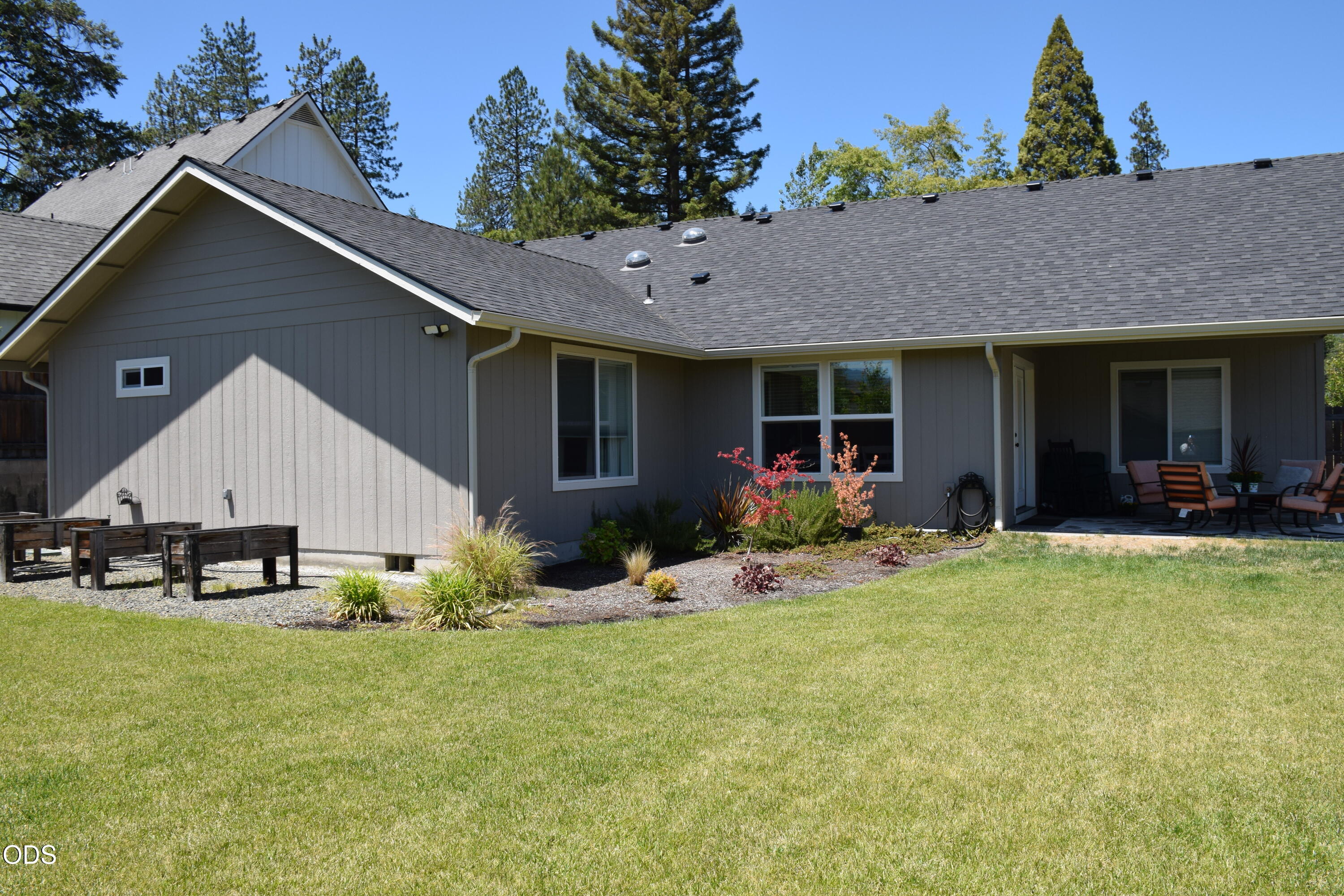 303 Northwest Collette Way Grants Pass, OR 97526 - Photo 17 of 23