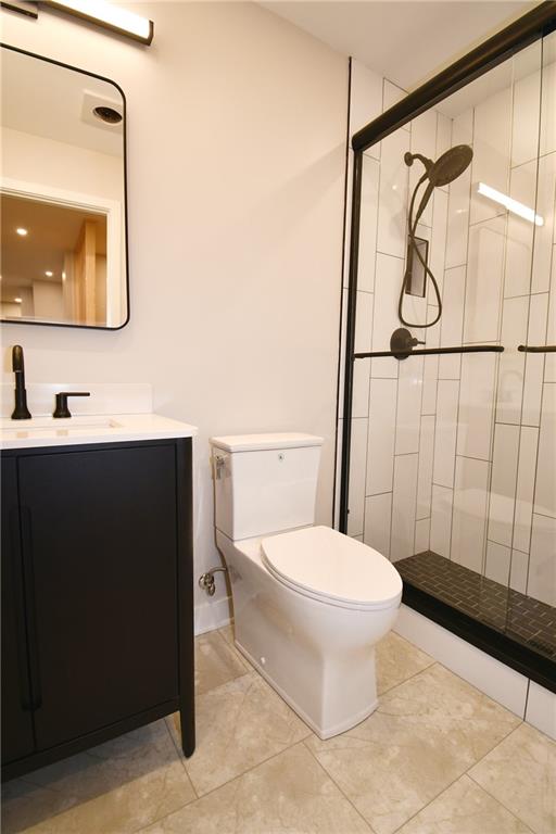 112 Washington Place, Unit 2G Pittsburgh, PA 15219 - Photo 22 of 26 a bathroom with a toilet a sink and a mirror