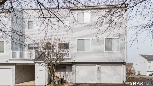 $269,900 | 86 Staffordshire Commons Drive, Wallingford, CT 06492