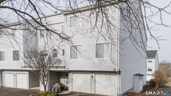 $269,900 | 86 Staffordshire Commons Drive, Wallingford, CT 06492