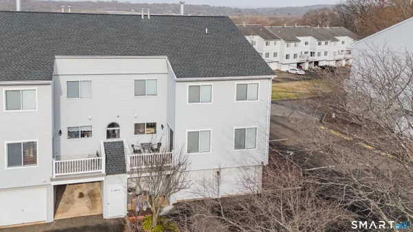 $269,900 | 86 Staffordshire Commons Drive, Wallingford, CT 06492