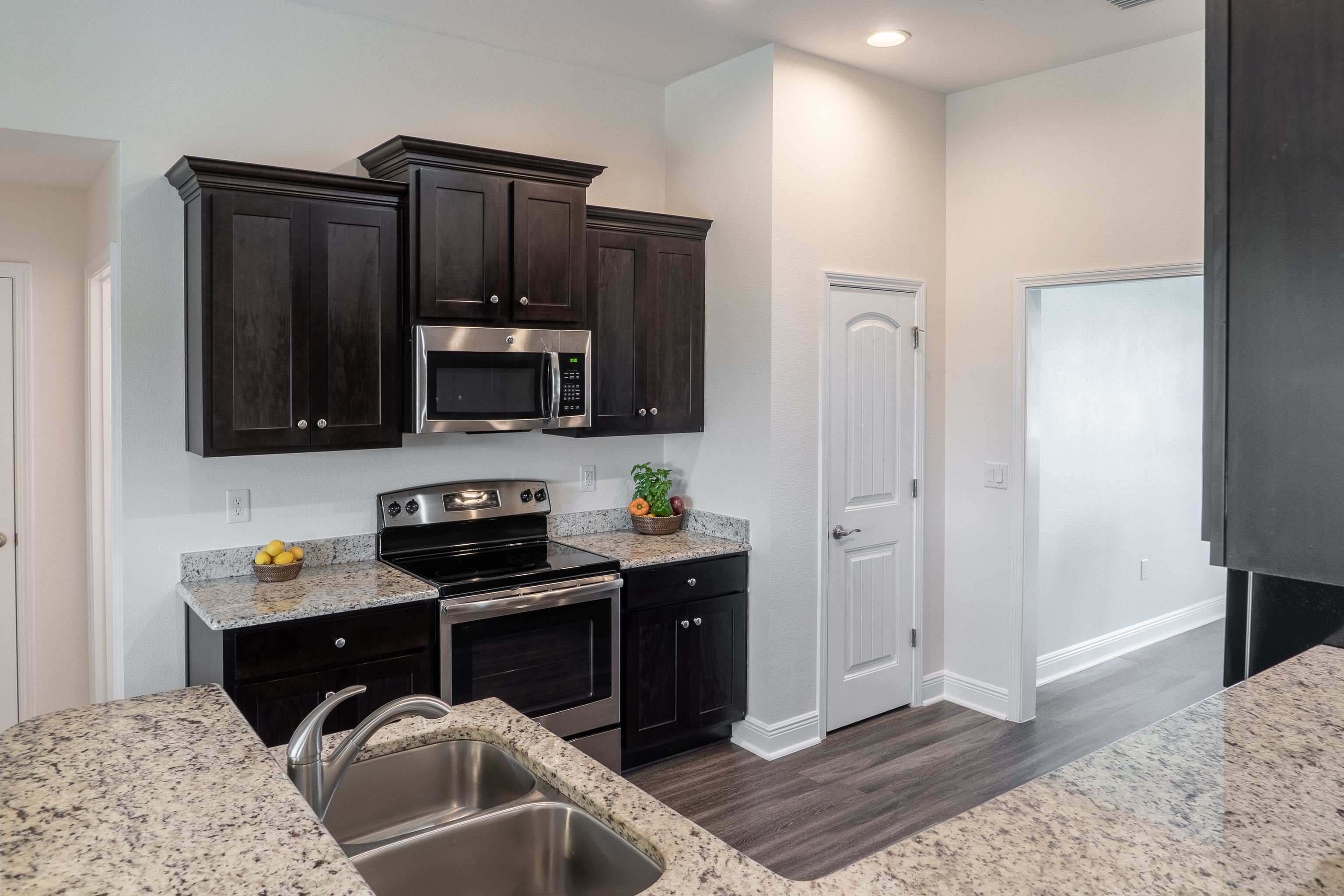 18926 Isleworth Way Foley, AL 36535 - Photo 13 of 33 Kitchen