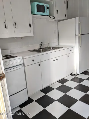 $1,600 | 2224 Ocean Drive South, Unit 3, Jacksonville Beach, FL 32250