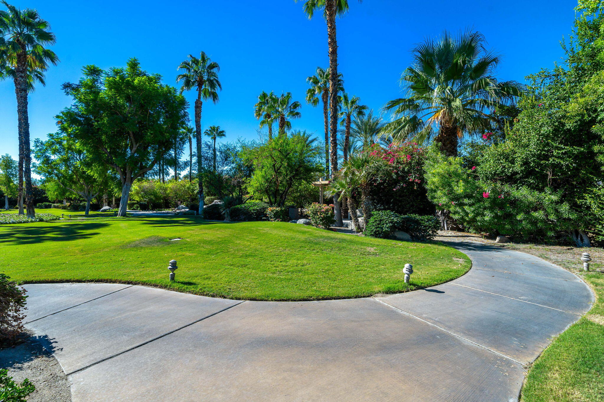 350 Loch Lomond Road Rancho Mirage, CA 92270 - Photo 39 of 43 68-web-or-mls-JBLoch_OPMG_0925_068