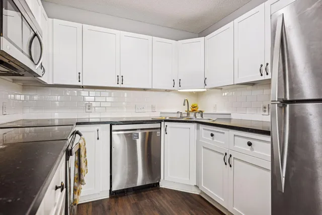 $195,000 | 350 Shelard Parkway, Unit 111, Minneapolis, MN 55426