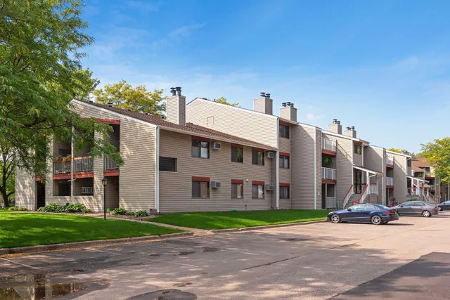 $195,000 | 350 Shelard Parkway, Unit 111, Minneapolis, MN 55426