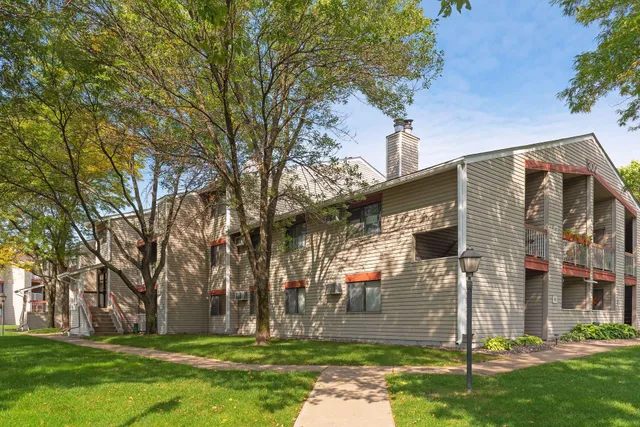 $195,000 | 350 Shelard Parkway, Unit 111, Minneapolis, MN 55426