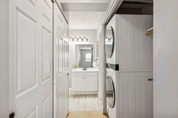 $189,500 | 350 Shelard Parkway, Unit 111, St. Louis Park, MN 55426