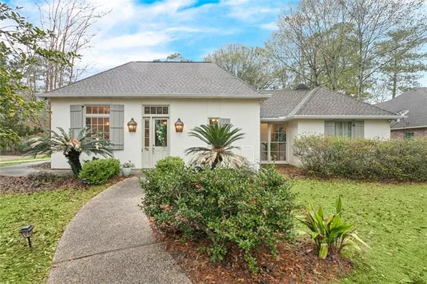 $590,000 | 48 Audubon Lake Drive, Mandeville, LA 70471