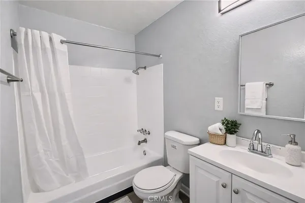 $3,295 | 815 North Rose Avenue, Unit 1, Compton, CA 90221