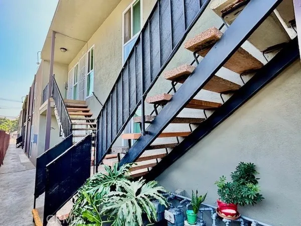 $3,295 | 815 North Rose Avenue, Unit 1, Compton, CA 90221