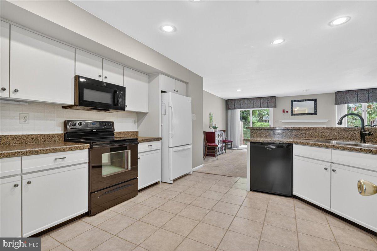 266 Fox Run Exton, PA 19341 - Photo 10 of 45 Kitchen view from dining room