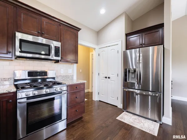 $539,900 | 11224 North Sycamore Creek Drive, Dunlap, IL 61525