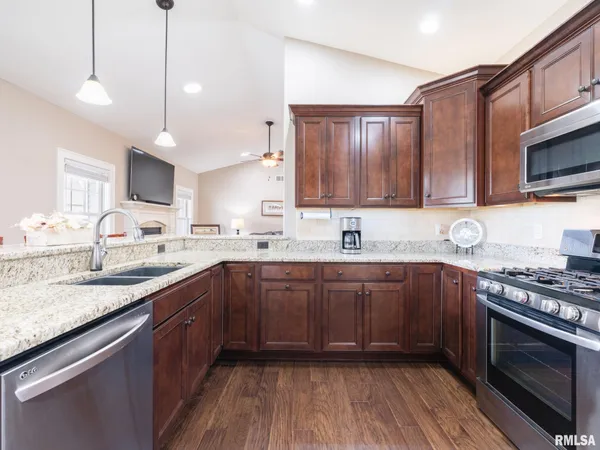 $539,900 | 11224 North Sycamore Creek Drive, Dunlap, IL 61525