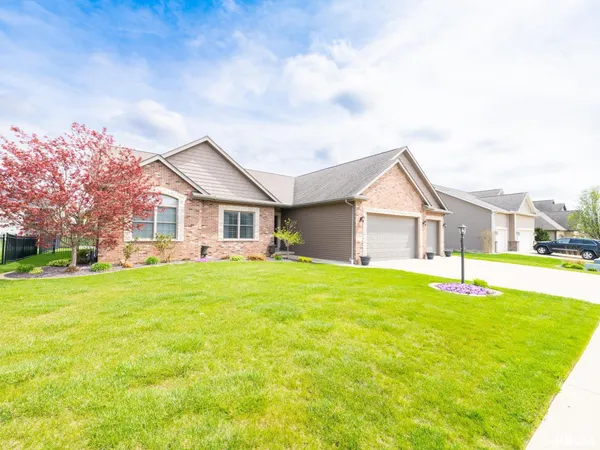 $539,900 | 11224 North Sycamore Creek Drive, Dunlap, IL 61525