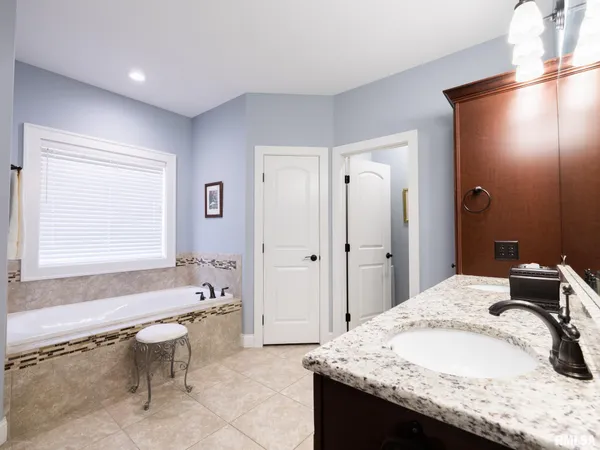 $539,900 | 11224 North Sycamore Creek Drive, Dunlap, IL 61525