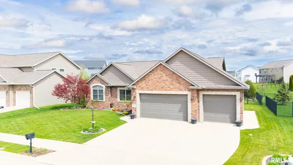 $539,900 | 11224 North Sycamore Creek Drive, Dunlap, IL 61525