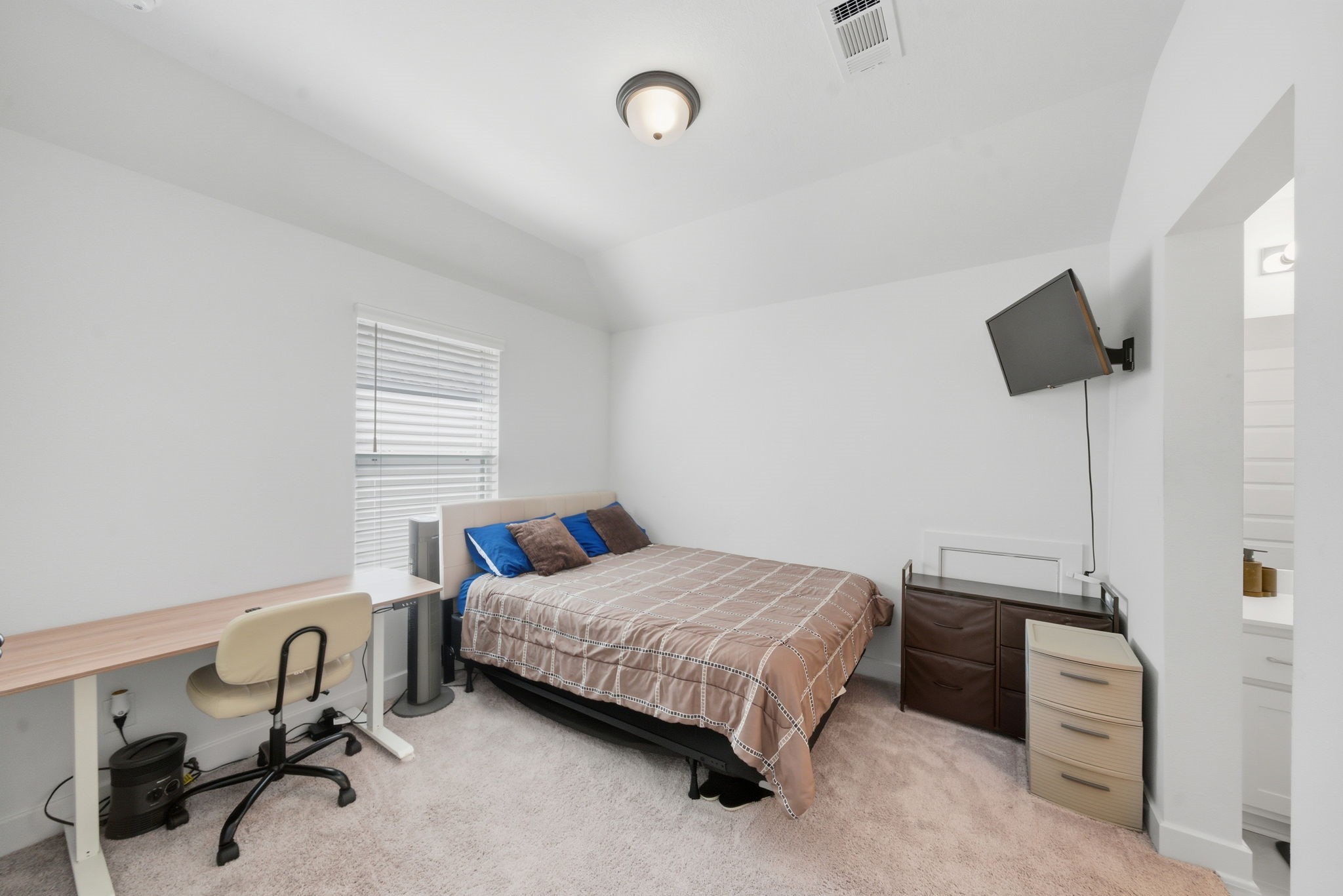 10438 Rigel Rdg Way Richmond, TX 77406 - Photo 22 of 34 a bedroom with a bed and a desk