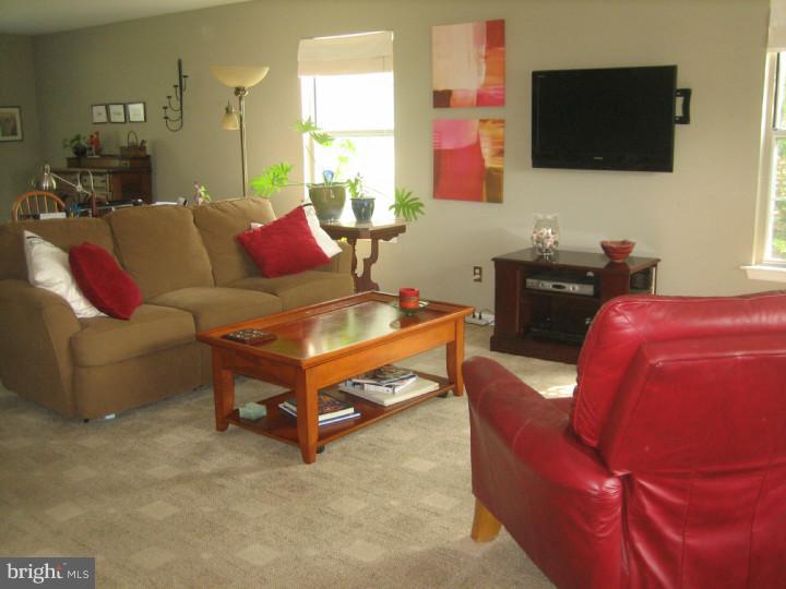 17 Withams Road Newark, DE 19711 - Photo 2 of 22 Living Room