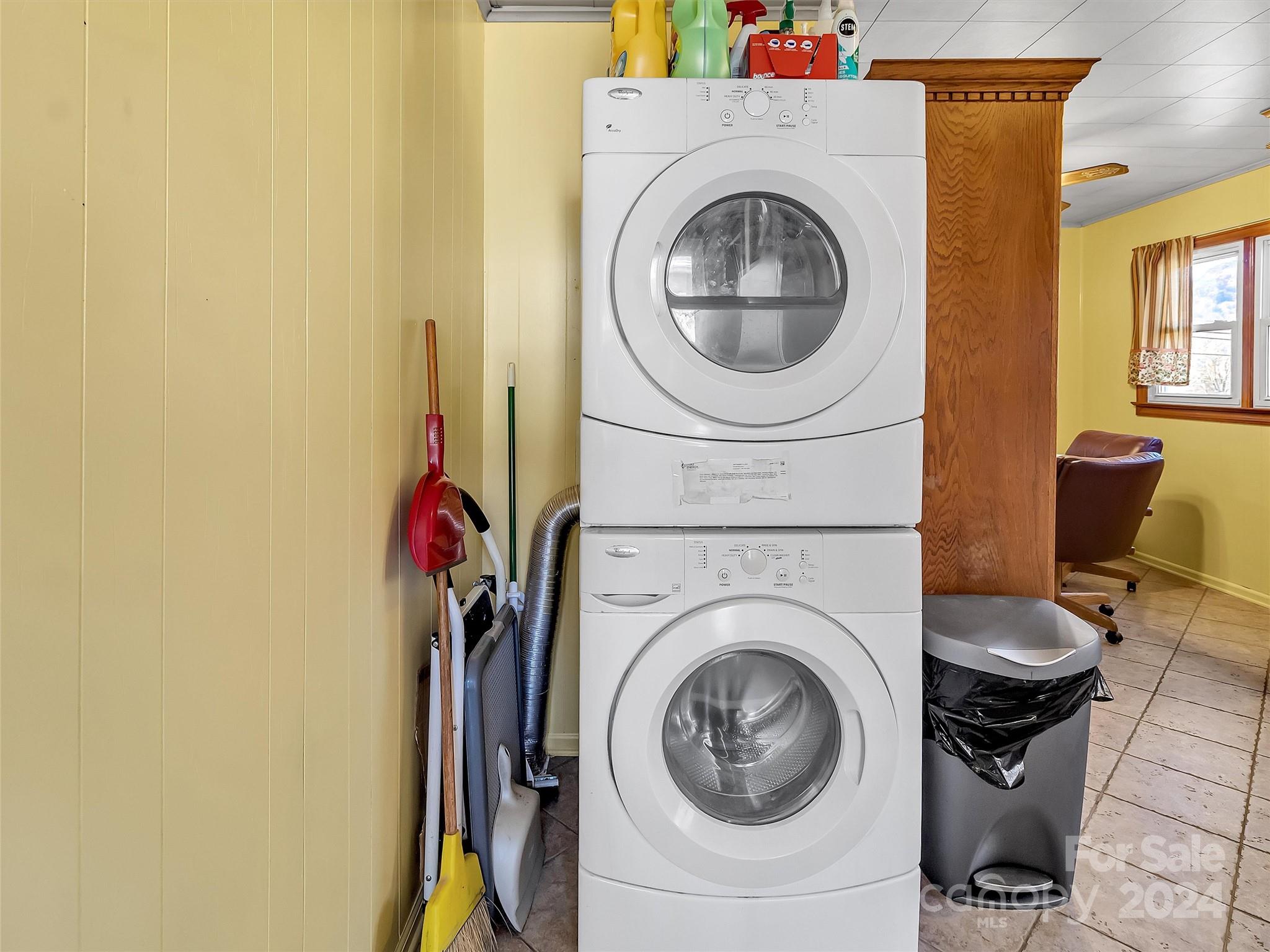 53 Osborne Ridge Road Canton, NC 28716 - Photo 9 of 27 a utility room with dryer and washer