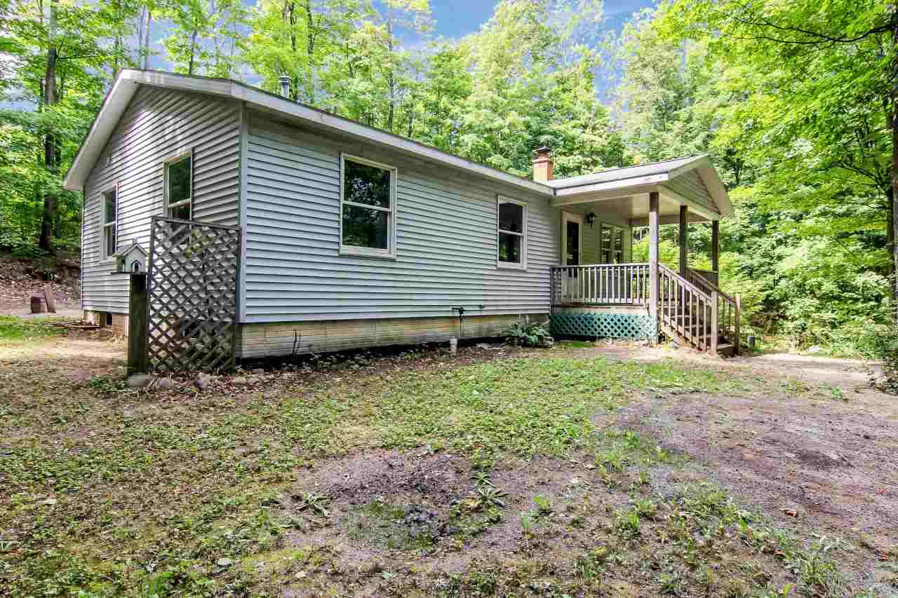 2121 North Jacobson Road Suttons Bay, MI 49682 - Photo 20 of 22 1866441-19.JPG