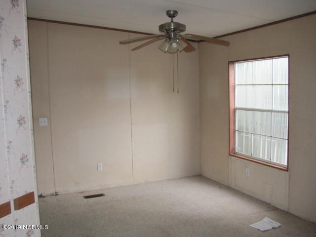 3898 Middle Road Trenton, NC 28585 - Photo 3 of 11 Dining Room