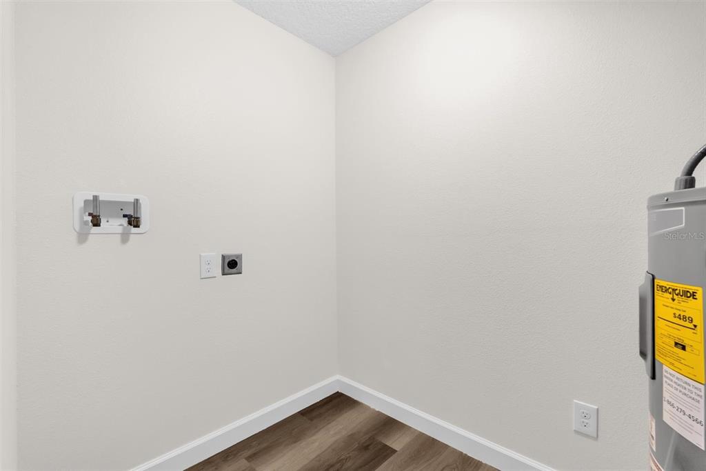 1507 Constantine Street Orlando, FL 32825 - Photo 20 of 27 a small space with a window