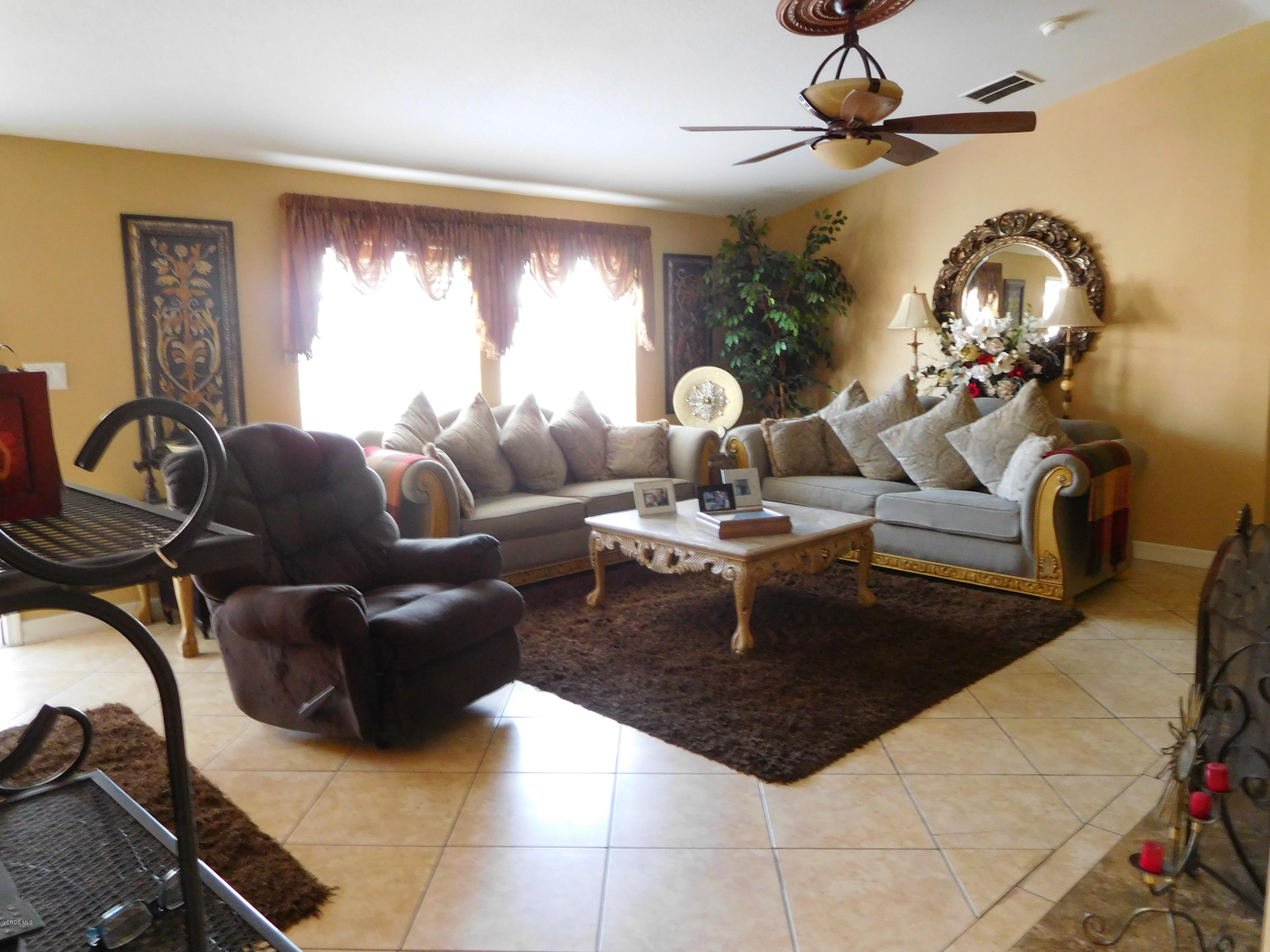 195 Tierra Rejada Road, Unit 124 Simi Valley, CA 93065 - Photo 3 of 19 3 living room