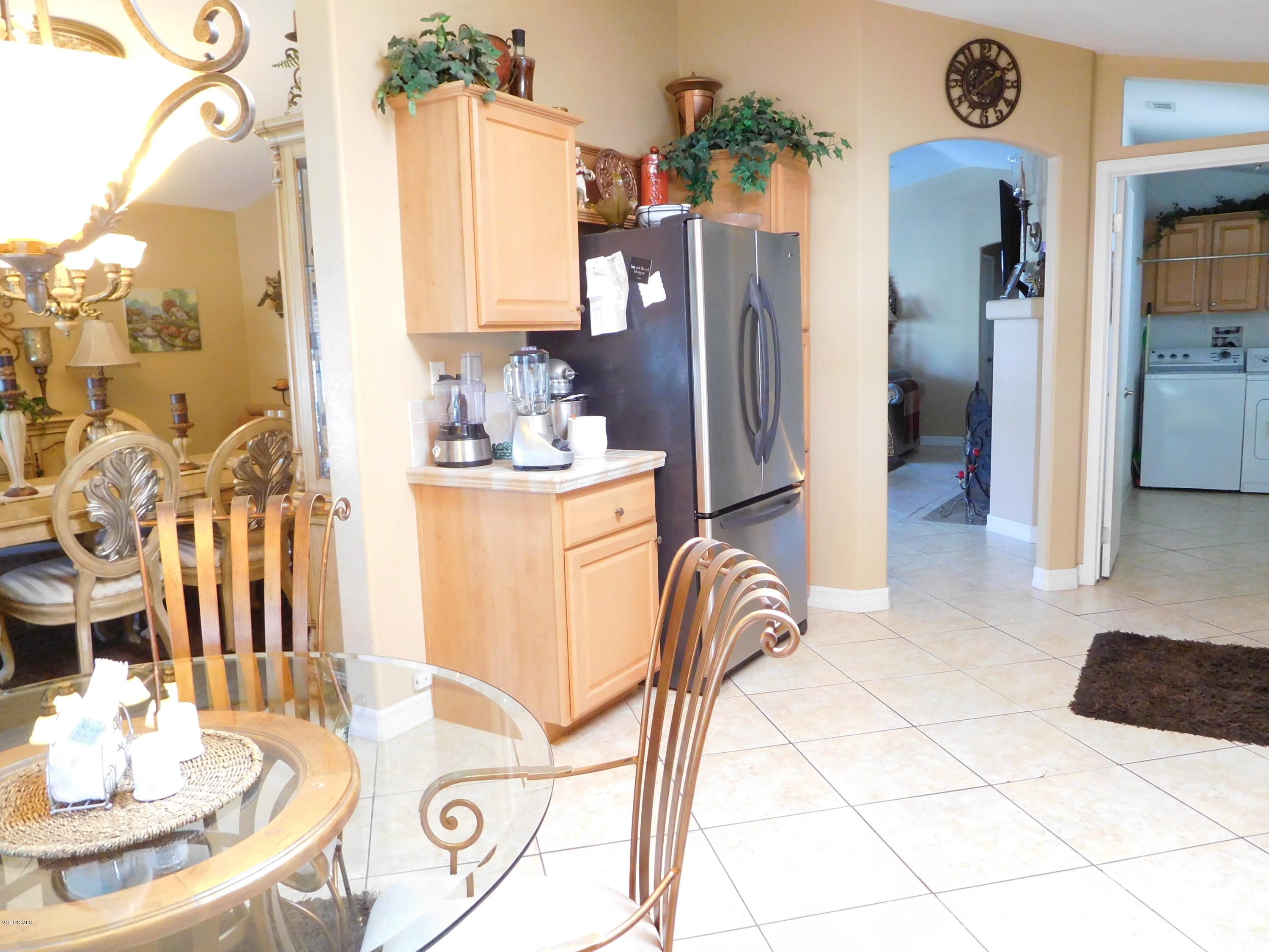 195 Tierra Rejada Road, Unit 124 Simi Valley, CA 93065 - Photo 8 of 19 6 ktichen