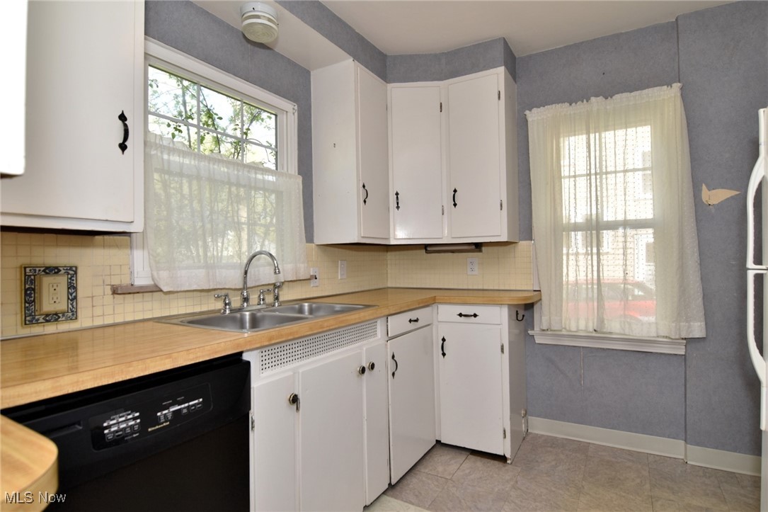 2636 Queenston Road Cleveland Heights, OH 44118 - Photo 17 of 45 Kitchen