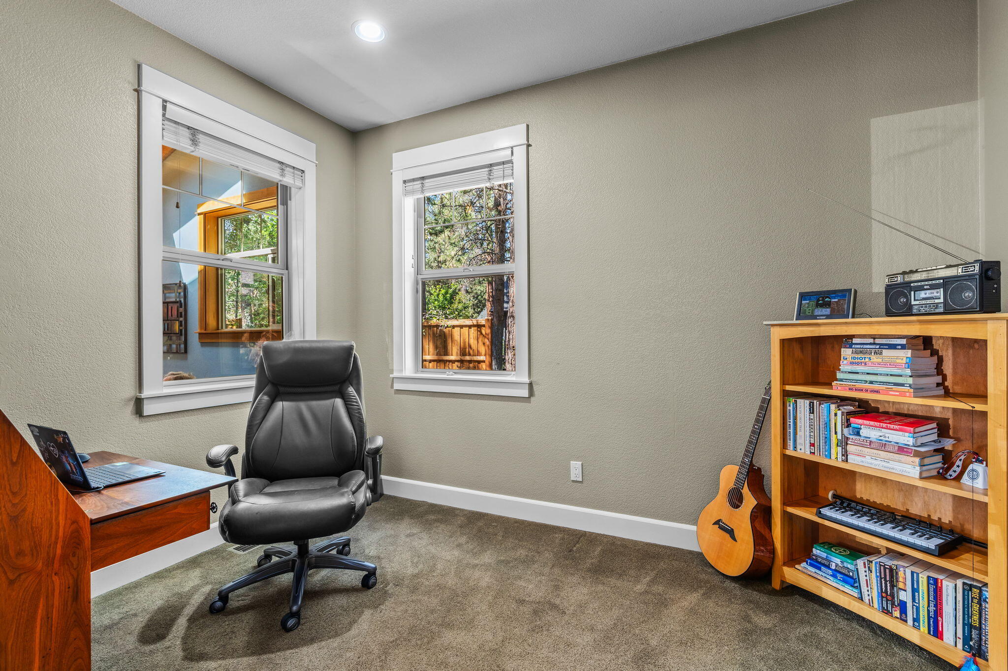685 East Coyote Springs Road Sisters, OR 97759 - Photo 25 of 48 Office