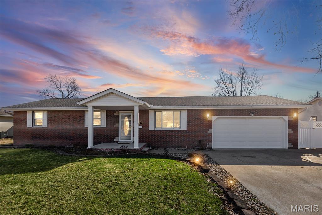 437 South Walnut Street Bethalto, IL 62010 - Photo 1 of 27