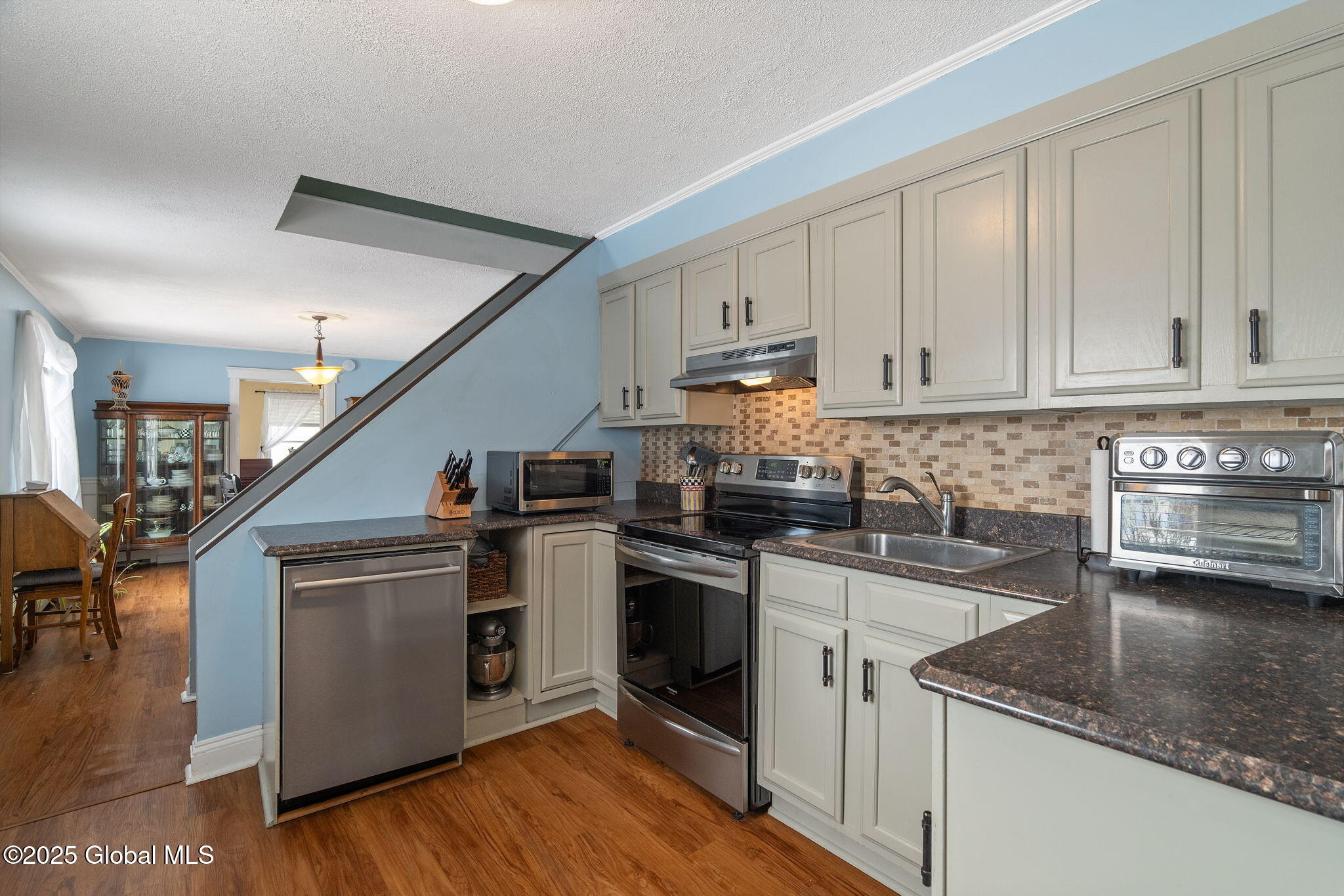 1008 Roberta Road Rotterdam, NY 12303 - Photo 5 of 42 10-1008RobertaRd_10