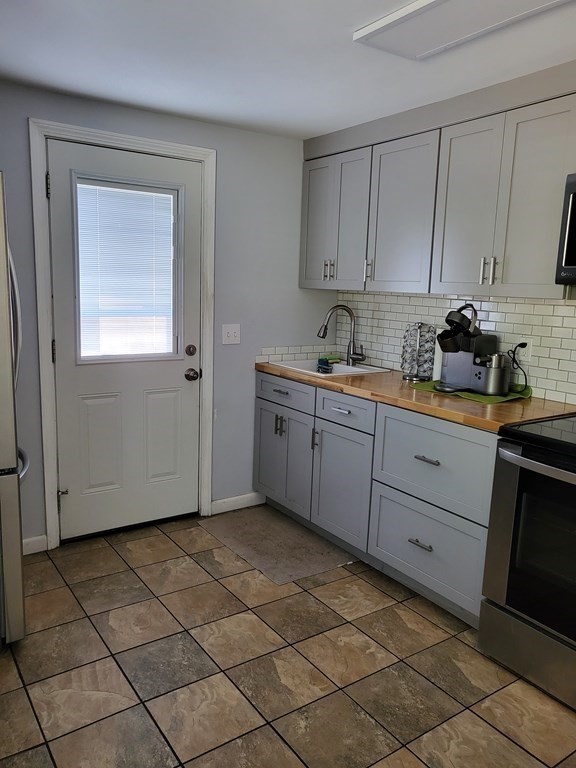 65 Pembroke Circle Springfield, MA 01104 - Photo 17 of 19