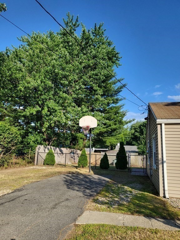 65 Pembroke Circle Springfield, MA 01104 - Photo 5 of 19