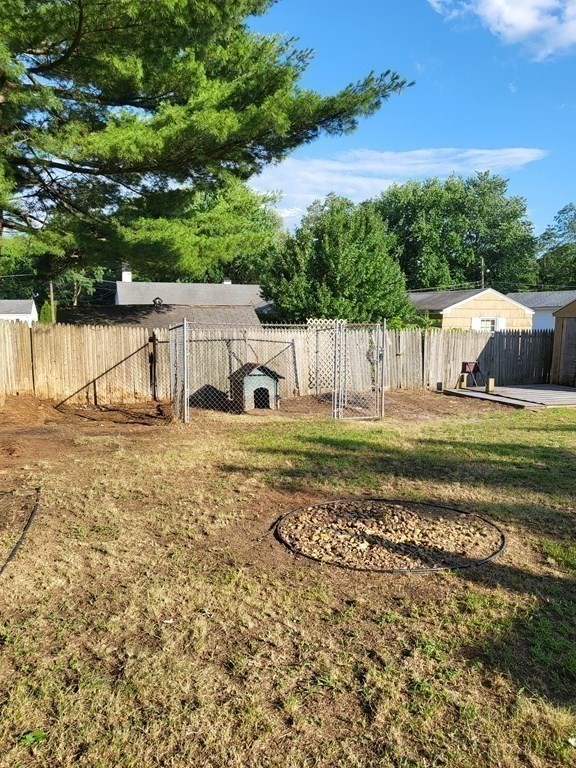 65 Pembroke Circle Springfield, MA 01104 - Photo 6 of 19