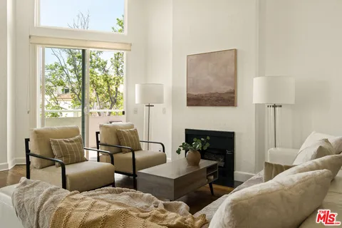 $709,000 | 1310 North Detroit Street, Unit 401, Los Angeles, CA 90046